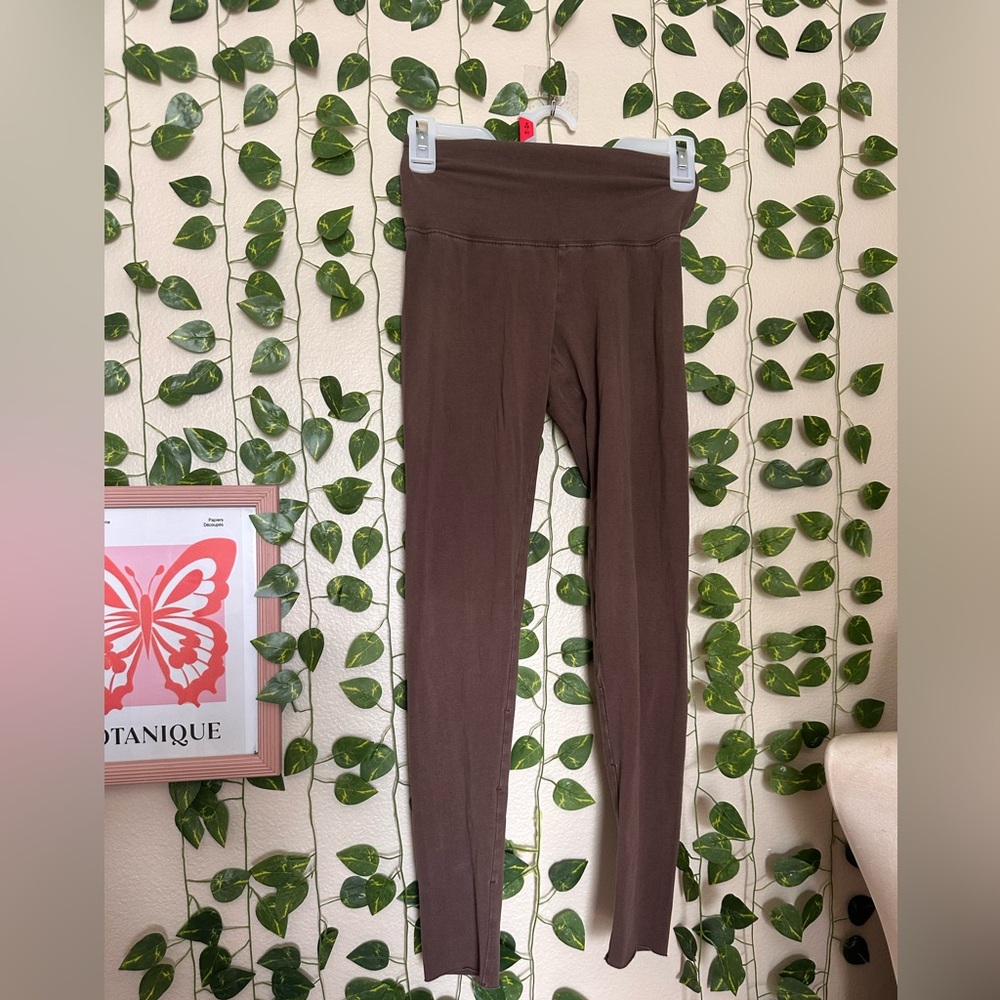 women’s TNA aritzia leggings brown size XS